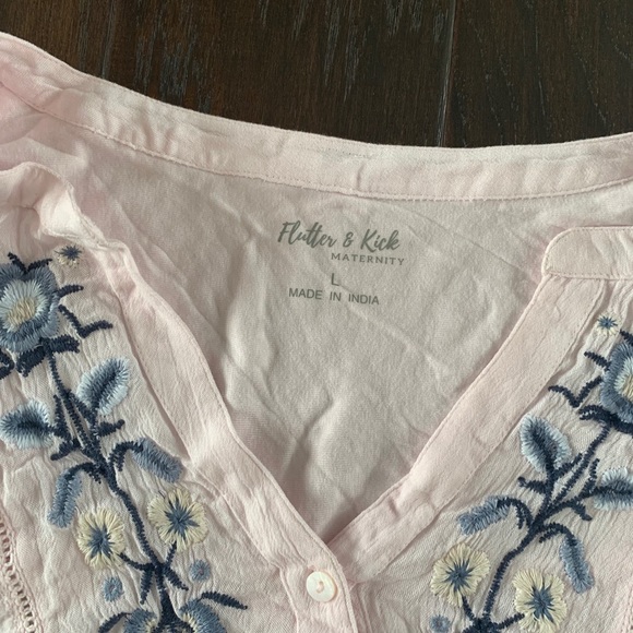 NWT Flutter and Kick Maternity Blouse - Picture 2 of 2